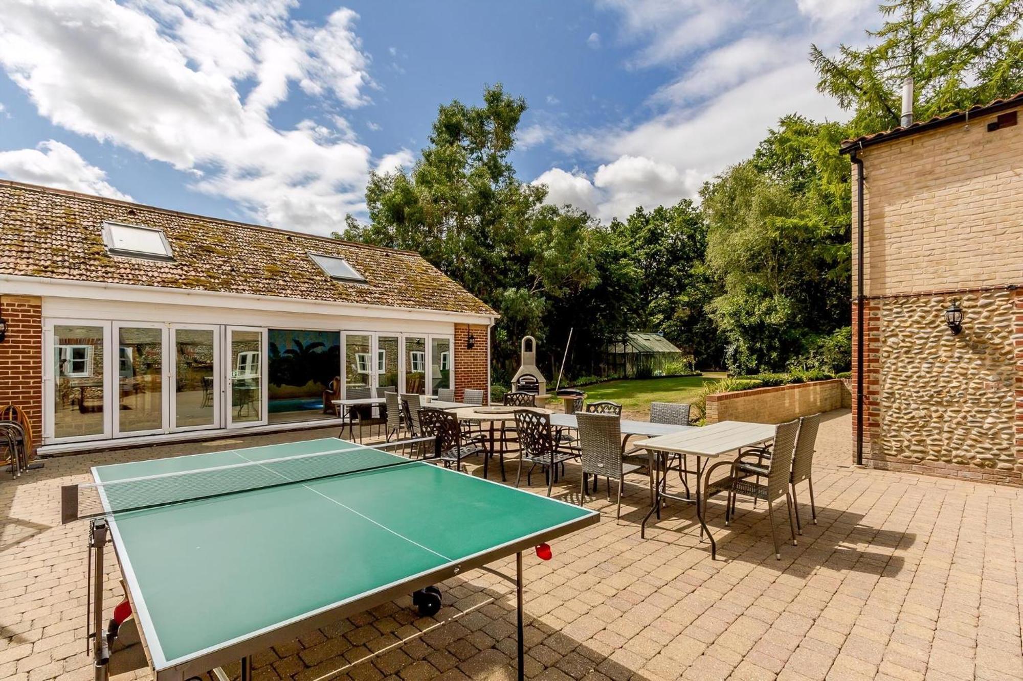 Cottage In Norfolk Sleeps 23 - Private Pool, Fishing Lake, Hot Tub Ref 99008Sc Hockham Εξωτερικό φωτογραφία